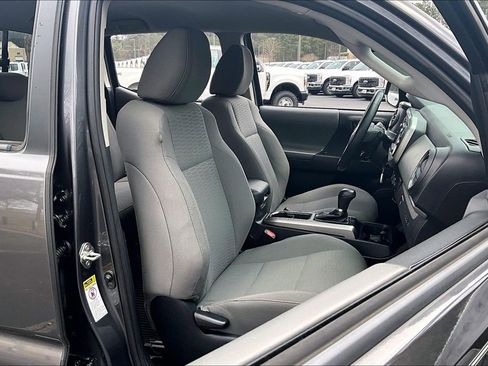 Used 2017 Toyota Tacoma SR5 image 7