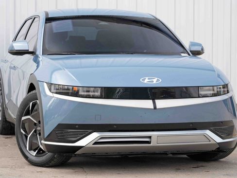 Used 2022 Hyundai Ioniq 5 SEL image 2