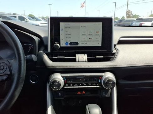 Used 2025 Toyota RAV4 XLE AWD/4WD image 10