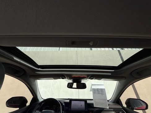 Used 2023 Toyota Camry SE image 7