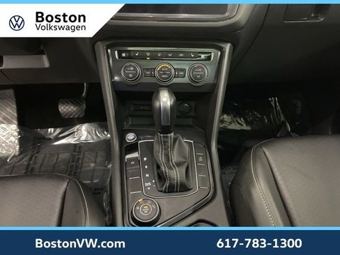 Certified 2021 Volkswagen Tiguan SE w/ Panoramic Sunroof Package image 23
