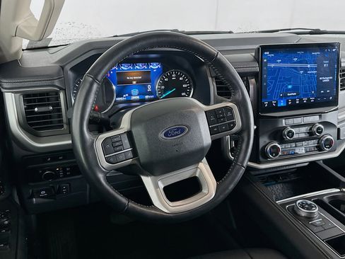 Used 2024 Ford Expedition Max XLT image 18
