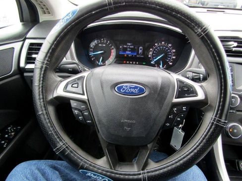 Used 2016 Ford Fusion SE FWD image 19