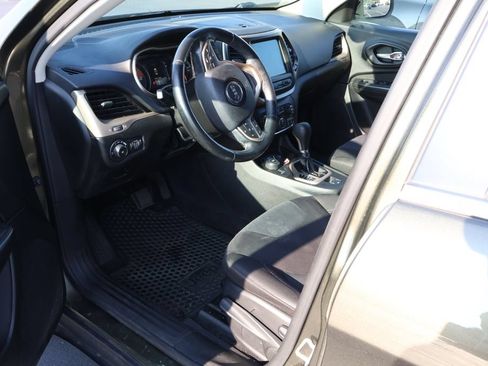 Used 2016 Jeep Cherokee Latitude w/ Cold Weather Group AWD/4WD image 8