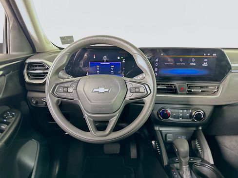 Used 2024 Chevrolet TrailBlazer LS image 17