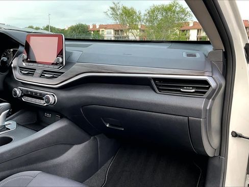 Used 2025 Nissan Altima 2.5 SV FWD image 19