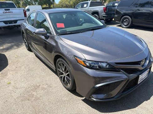 Used 2023 Toyota Camry SE w/ Convenience Package FWD image 3