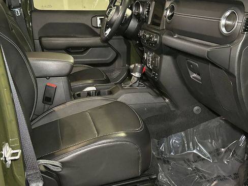 Used 2023 Jeep Wrangler Unlimited Sahara w/ Cold Weather Group AWD/4WD image 11