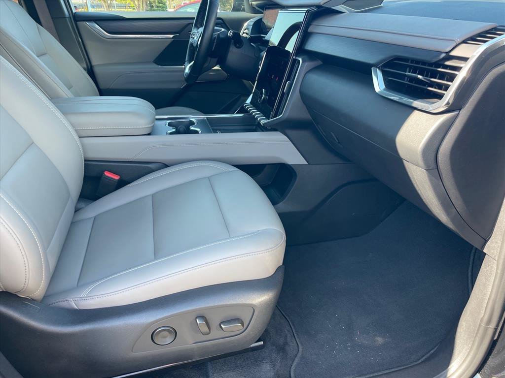 Used 2026 GMC Acadia Elevation w/ Elevation Premium Package FWD image 29
