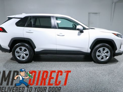 Used 2022 Toyota RAV4 LE FWD image 6