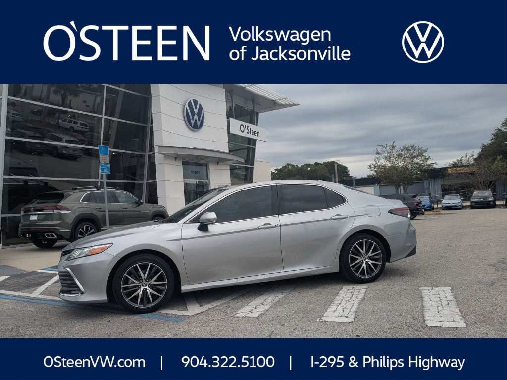 Used 2022 Toyota Camry XLE FWD image 1