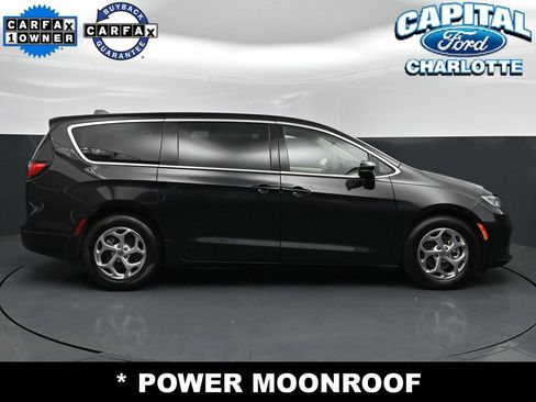 Used 2024 Chrysler Pacifica Limited FWD image 8