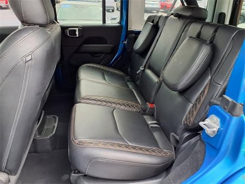 Used 2022 Jeep Wrangler Unlimited Sahara image 6