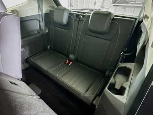 Used 2024 Volkswagen Tiguan SE image 29