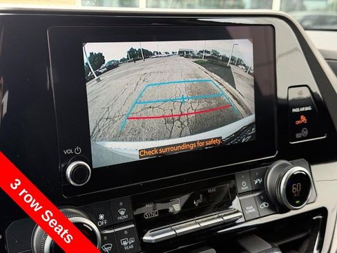 Used 2023 Toyota Highlander LE FWD image 25
