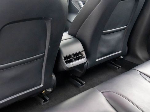 Used 2021 Tesla Model 3 Standard Range Plus image 15