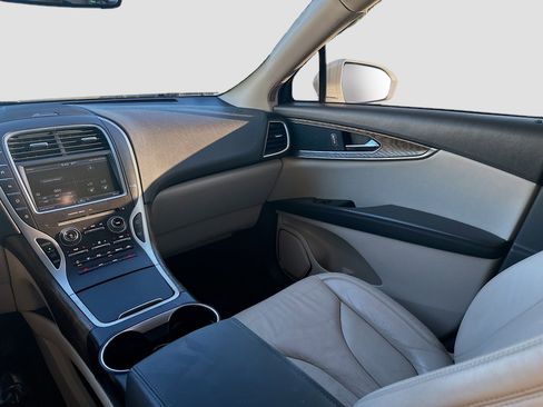 Used 2016 Lincoln MKX Select w/ Select Plus Package image 19