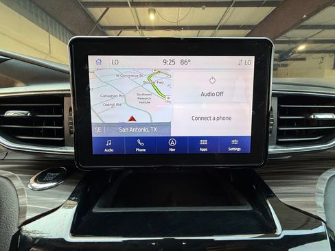 Used 2024 Ford Explorer Limited AWD/4WD image 21