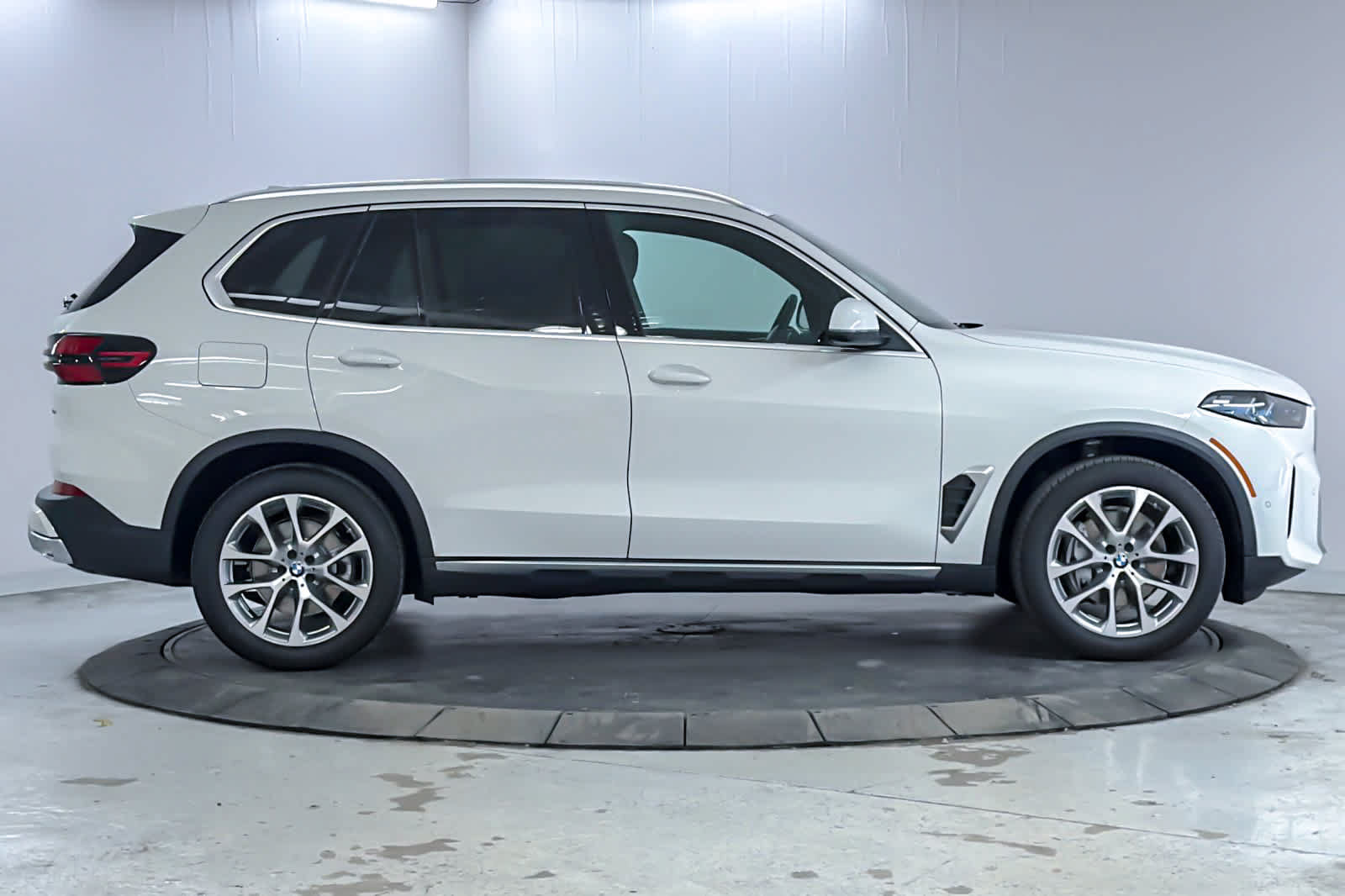 Used 2026 BMW X5 xDrive40i w/ Premium Package AWD/4WD image 8