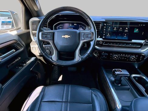 Used 2022 Chevrolet Silverado 1500 High Country w/ Technology Package AWD/4WD image 5