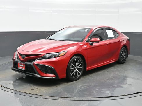 Used 2021 Toyota Camry SE w/ Cold Weather Package image 2