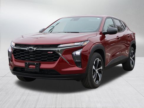 Used 2025 Chevrolet Trax RS w/ Sunroof Package image 3