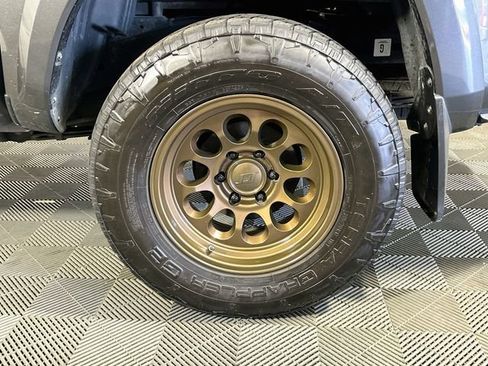 Used 2017 Toyota Tacoma TRD Sport w/ Tow Package (A/T) AWD/4WD image 28