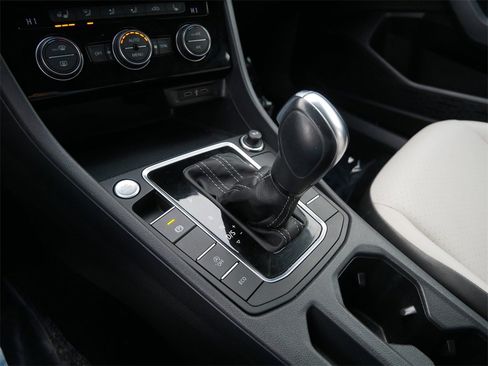 Used 2020 Volkswagen Jetta R-Line w/ R-Line Cold Weather Package image 26