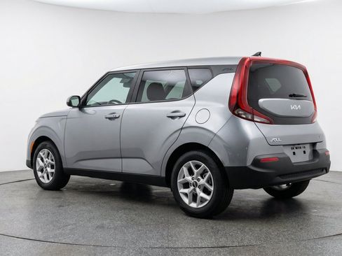 Used 2025 Kia Soul LX w/ LX Technology Package FWD image 6
