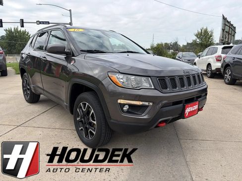 Used 2018 Jeep Compass Trailhawk w/ Leather Interior Group AWD/4WD image 1
