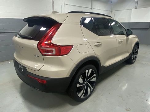 Certified 2025 Volvo XC40 B5 Ultra image 3
