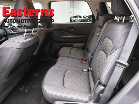 Used 2024 Nissan Pathfinder SV image 21