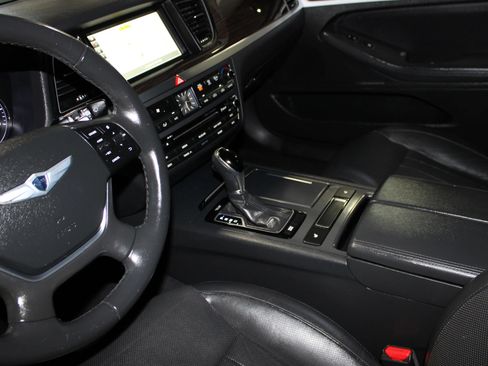 Used 2016 Hyundai Genesis 3.8 RWD image 15
