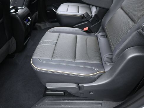Used 2025 Chevrolet Traverse High Country FWD image 38
