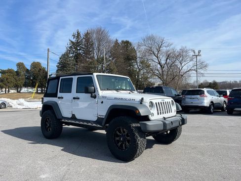 Used 2015 Jeep Wrangler Unlimited Rubicon w/ Connectivity Group image 25