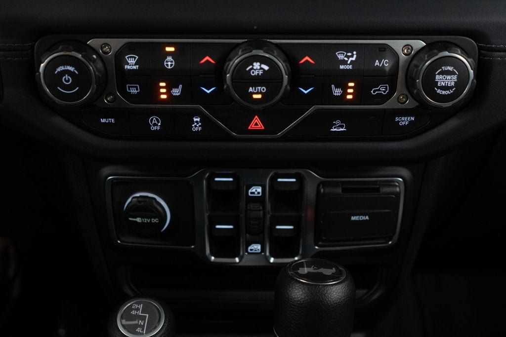 Used 2026 Jeep Wrangler Unlimited Sahara AWD/4WD image 19