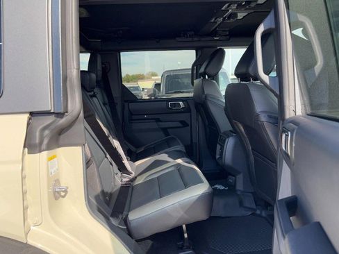New 2025 Ford Bronco Outer Banks w/ Sasquatch Package image 14