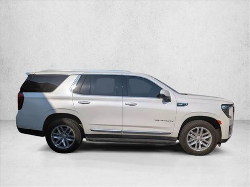 Used 2023 GMC Yukon SLT w/ SLT Premium Package AWD/4WD image 4