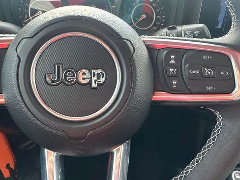 Used 2025 Jeep Wrangler Unlimited Sahara w/ Safety Group AWD/4WD image 16