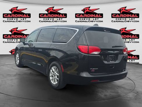 Used 2022 Chrysler Voyager LX FWD image 5