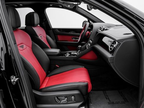 Used 2023 Bentley Bentayga V8 image 36