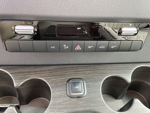 Used 2024 Mercedes-Benz Sprinter 3500 image 25