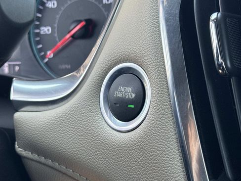 Used 2023 Chevrolet Traverse LS FWD image 18