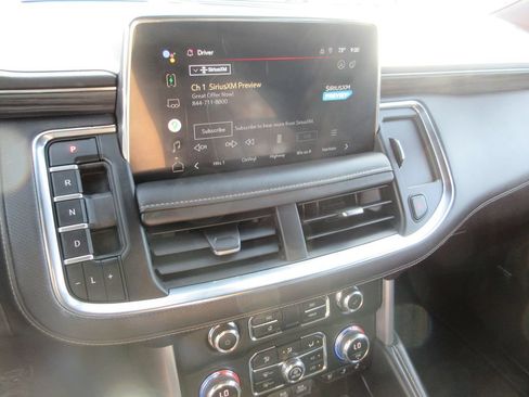 Certified 2022 GMC Yukon XL SLT w/ SLT Premium Package AWD/4WD image 32