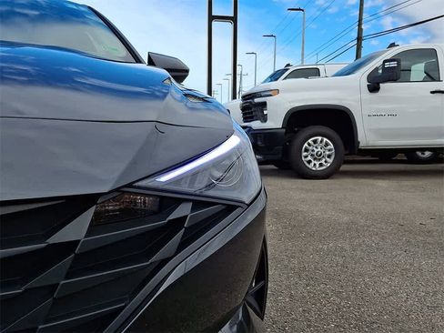 Used 2023 Hyundai Elantra SEL w/ Convenience Package image 9