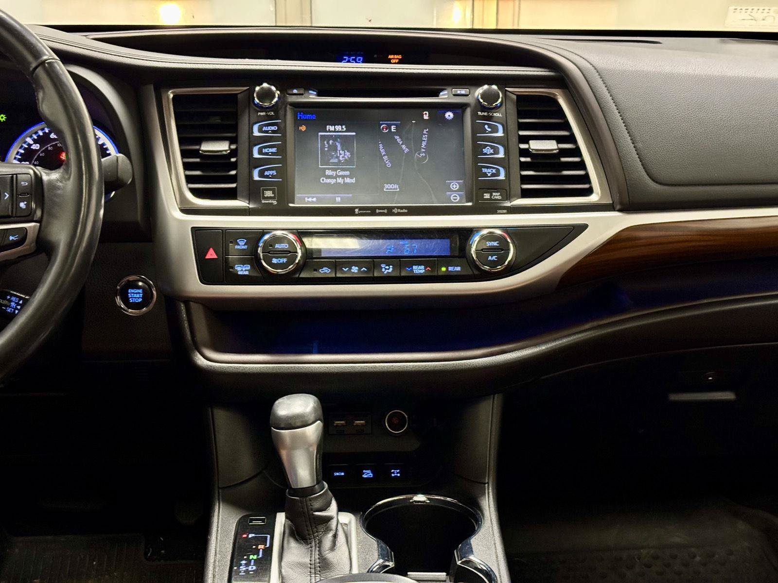 Used 2019 Toyota Highlander Limited Platinum AWD/4WD image 30