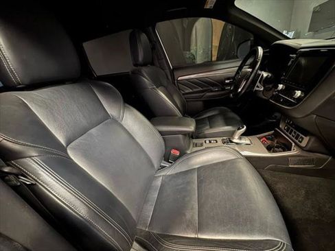 Used 2022 Mitsubishi Outlander LE image 12