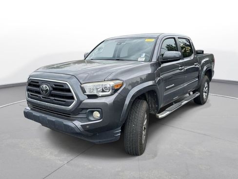 Used 2018 Toyota Tacoma SR5 RWD image 2