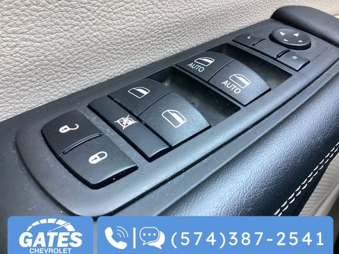 Used 2024 Chrysler Pacifica Touring-L image 30