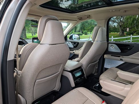 Used 2020 Lincoln Aviator Reserve w/ Equipment Group 202A AWD/4WD image 19